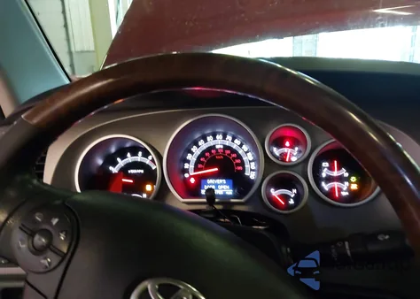 2013 Toyota Tundra Platinum 5.7L V8 z USA, uszkodzony, nr VIN 5TFHW5F18DX319464